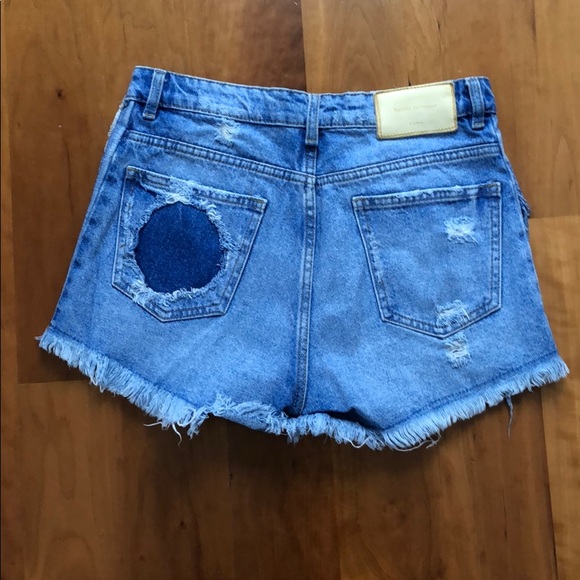 Ripped Light Wash Zara Denim Shorts - Picture 2 of 4
